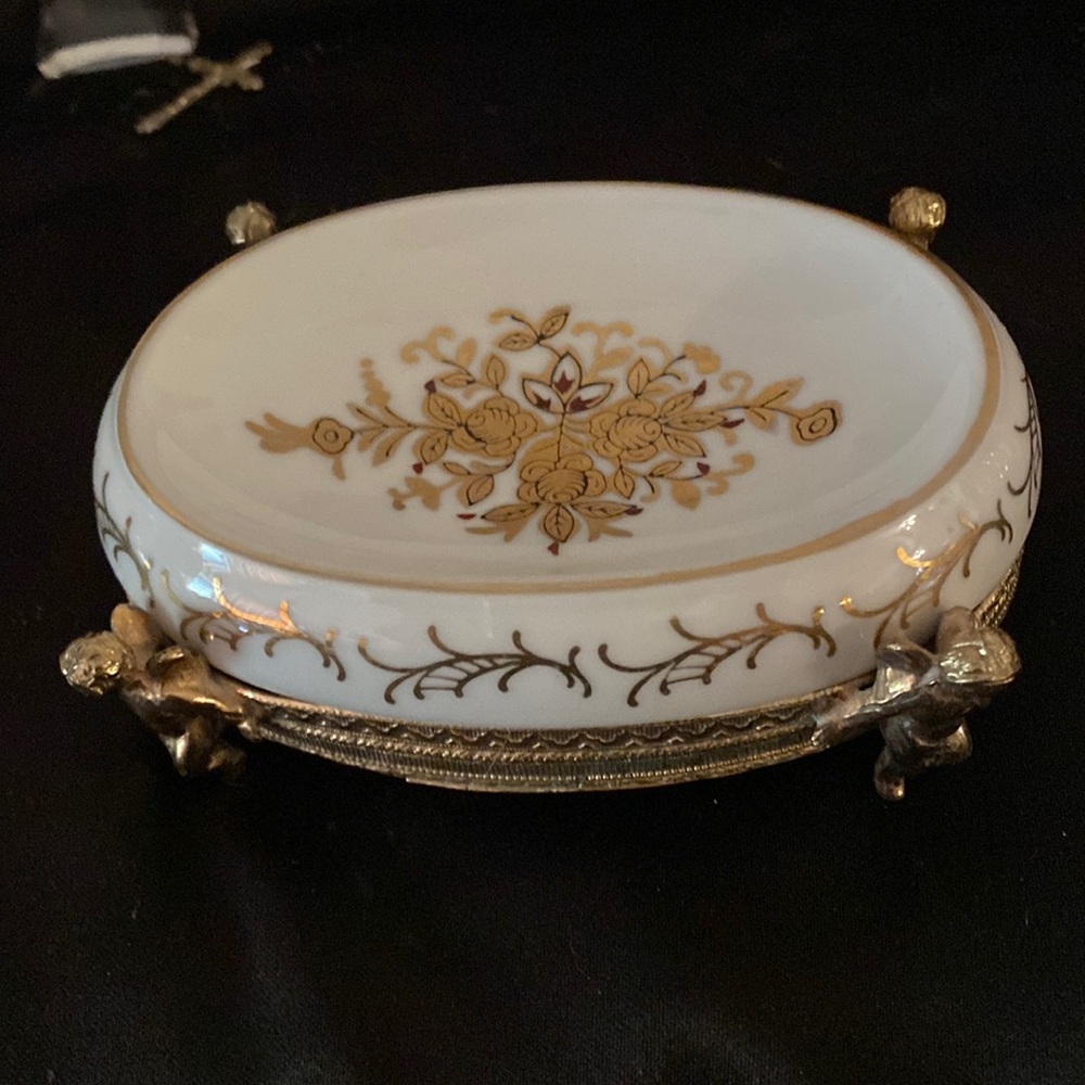 Elegant Gold and White Soap Dish